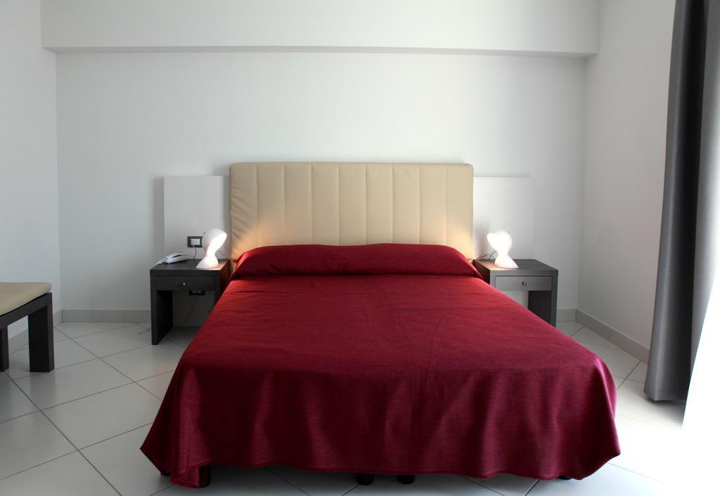 Brezza Di Grecale Aparthotel Трапани Стая снимка