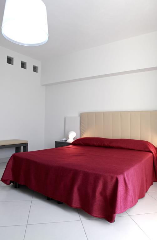 Brezza Di Grecale Aparthotel Трапани Стая снимка