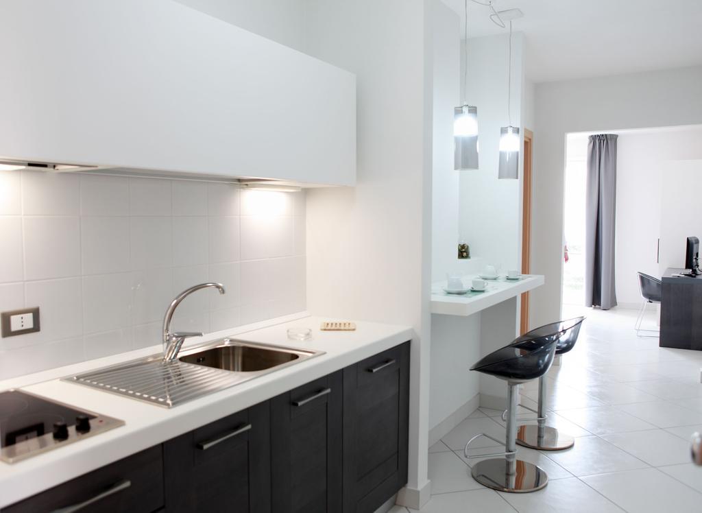 Brezza Di Grecale Aparthotel Трапани Стая снимка