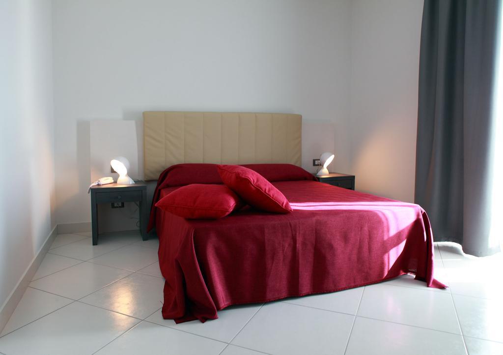 Brezza Di Grecale Aparthotel Трапани Стая снимка