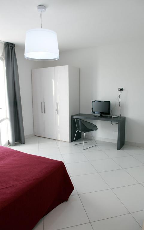 Brezza Di Grecale Aparthotel Трапани Стая снимка