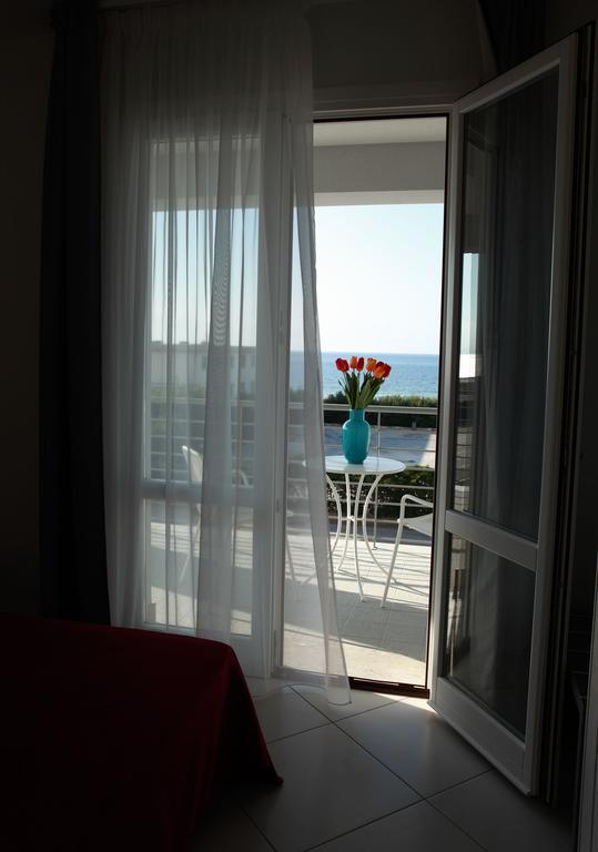 Brezza Di Grecale Aparthotel Трапани Стая снимка
