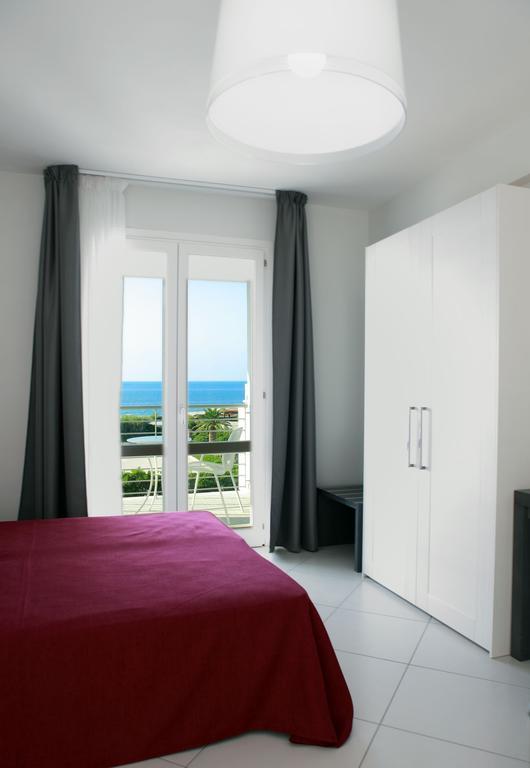 Brezza Di Grecale Aparthotel Трапани Стая снимка