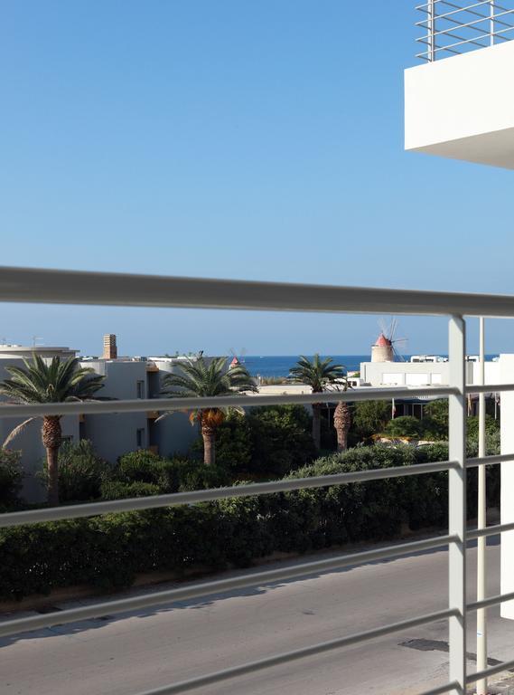 Brezza Di Grecale Aparthotel Трапани Стая снимка